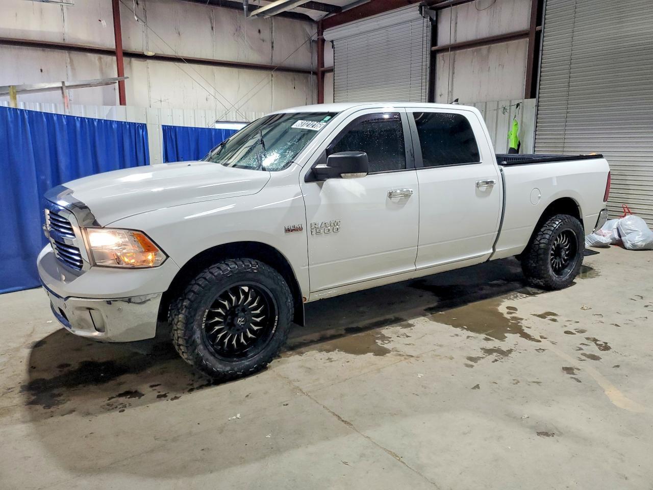 2017 RAM 1500 1C6RR7TT7HS663343