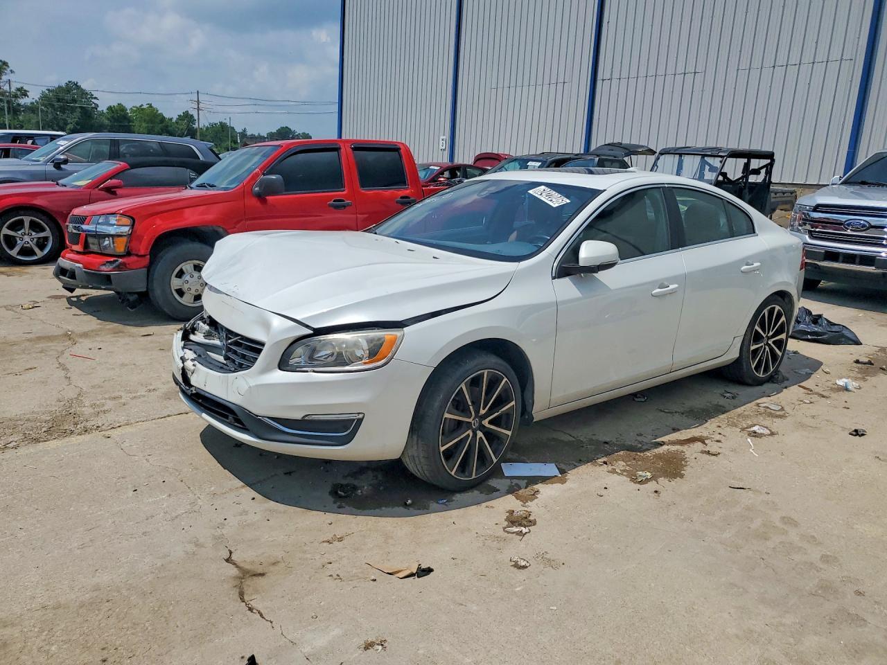 2016 VOLVO S60 YV1612TK3G2396644
