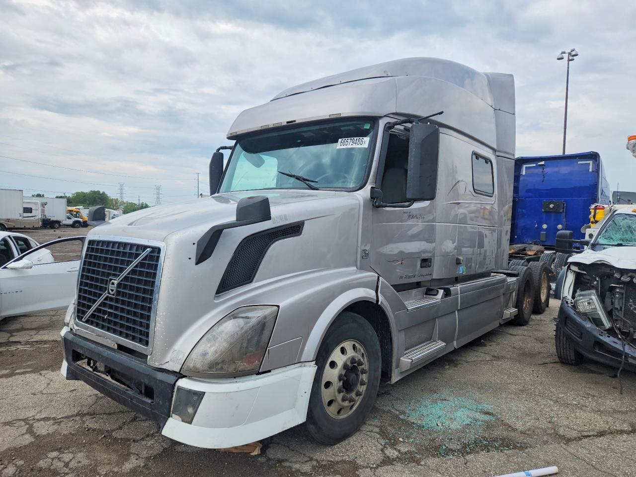 2015 VOLVO VN 4V4NC9EHXFN180314