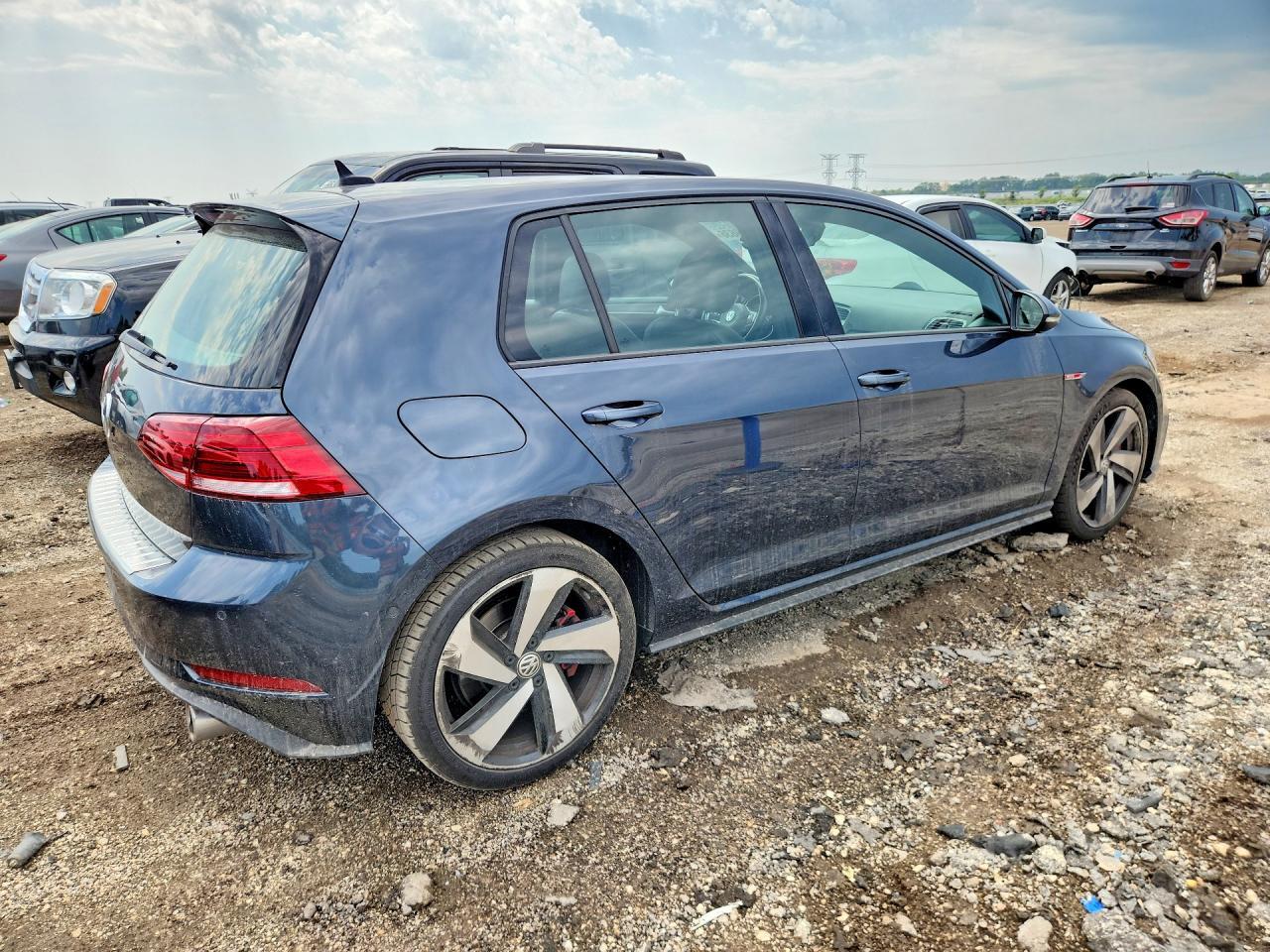 3VW5T7AU9KM001961 2019 VOLKSWAGEN GTI photo no. 3