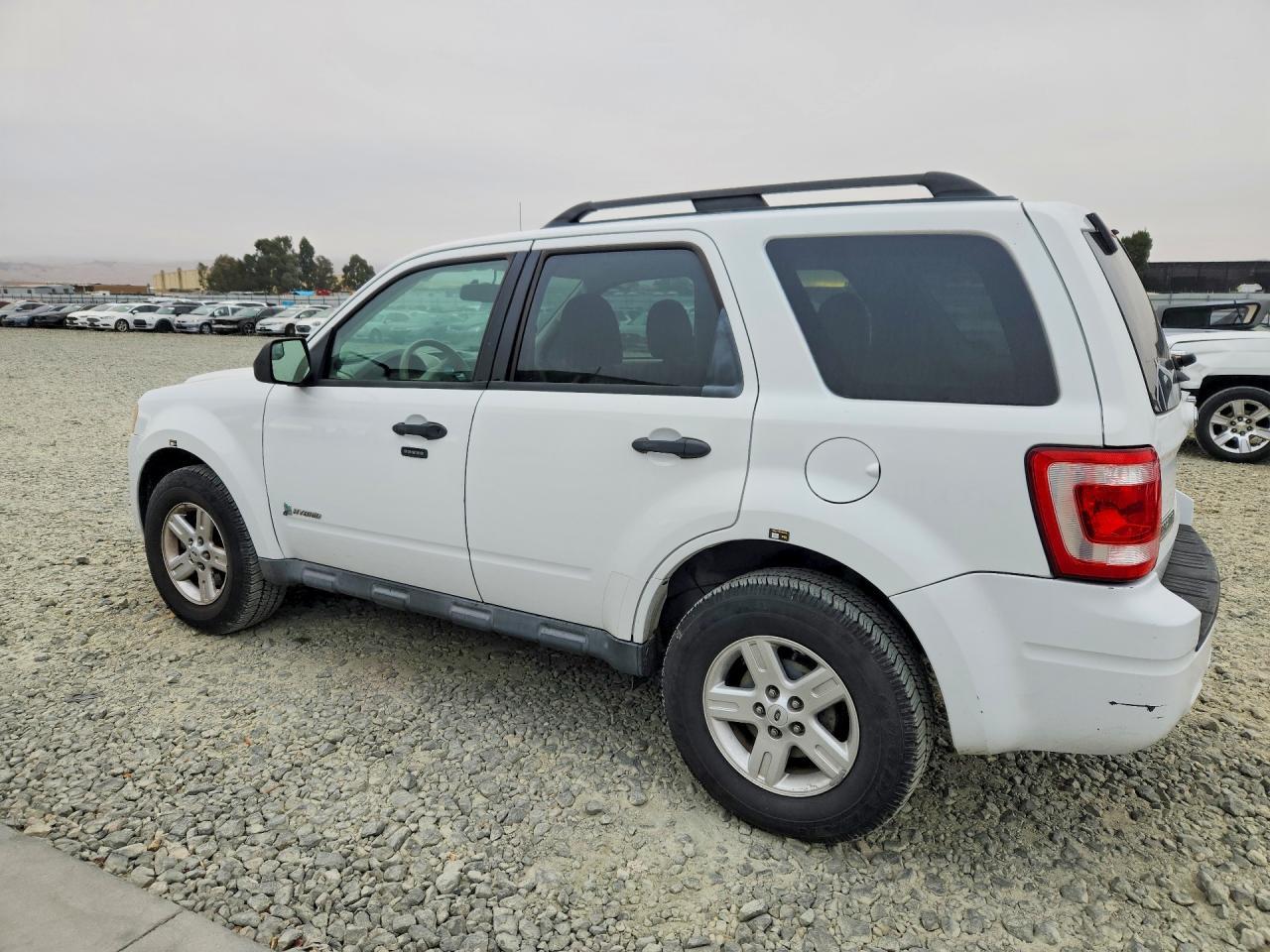 1FMCU5K33BKB48815 2011 FORD ESCAPE photo no. 2