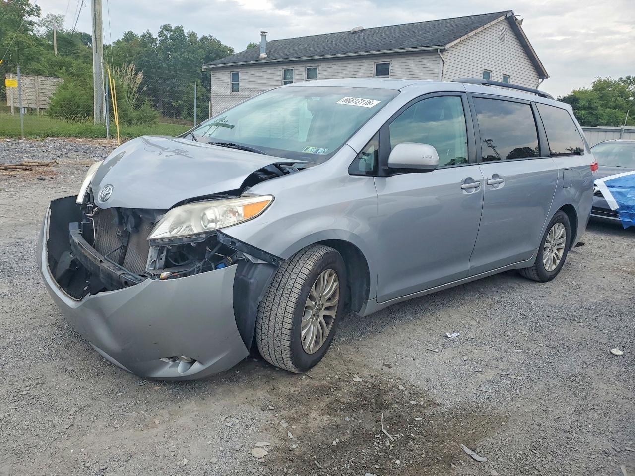 2011 TOYOTA SIENNA 5TDYK3DC4BS172776