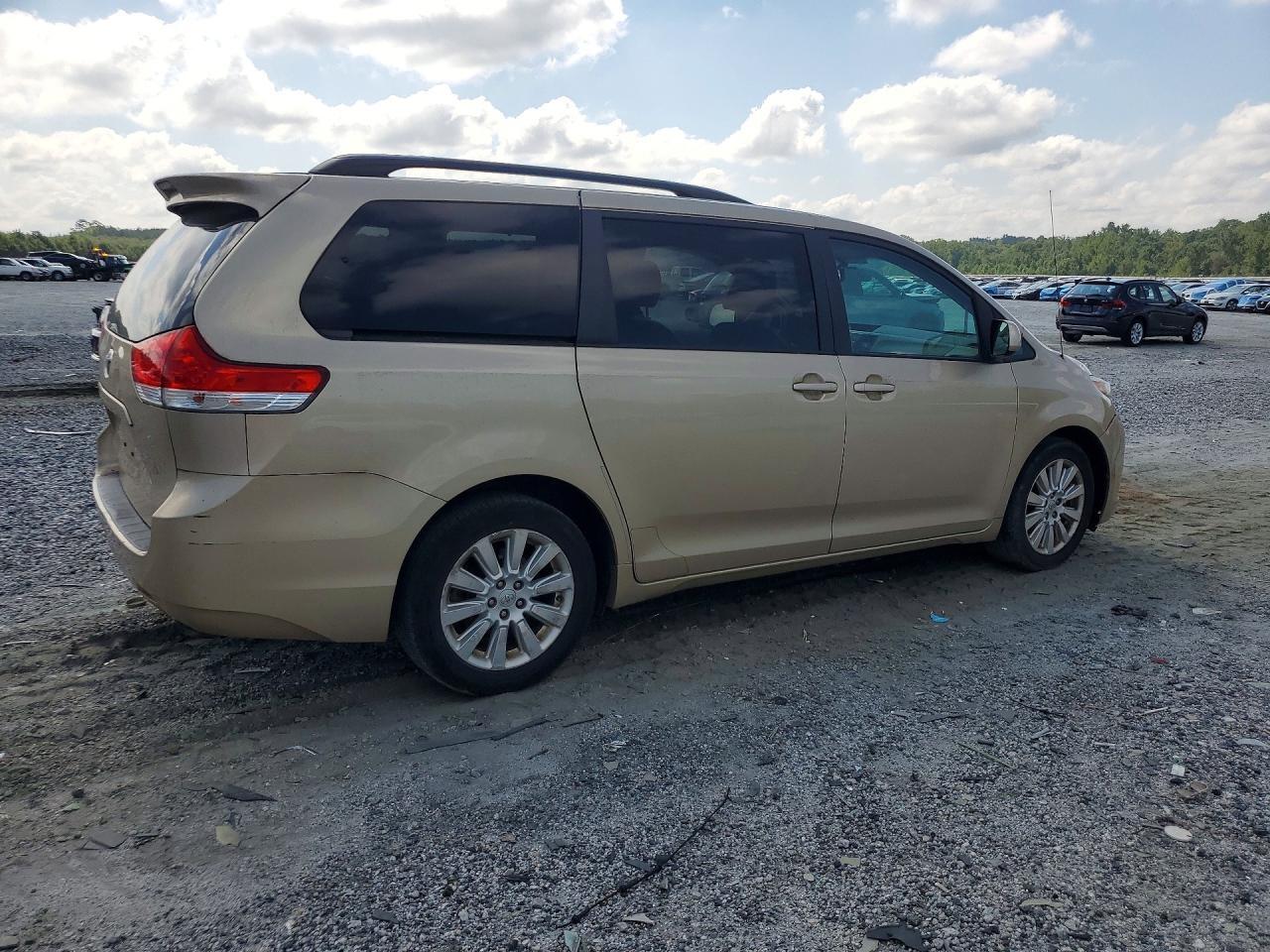 2011 TOYOTA SIENNA XLE 7-PASSENGER — Фото 3 из 13
