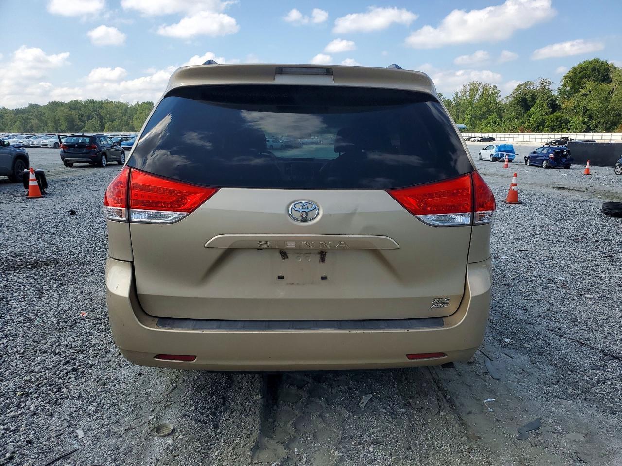 2011 TOYOTA SIENNA XLE 7-PASSENGER — Фото 6 из 13