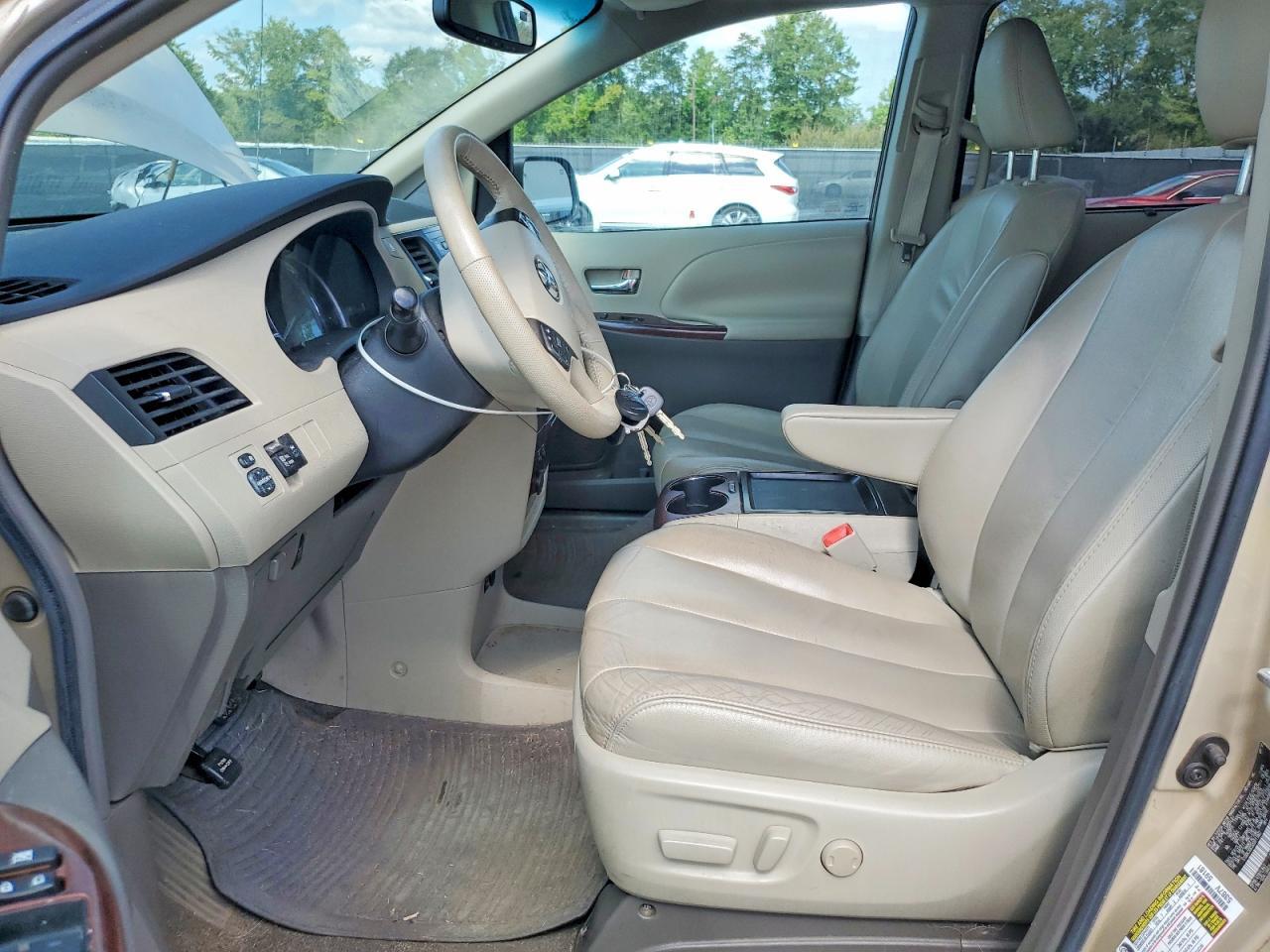 2011 TOYOTA SIENNA XLE 7-PASSENGER — Фото 7 из 13
