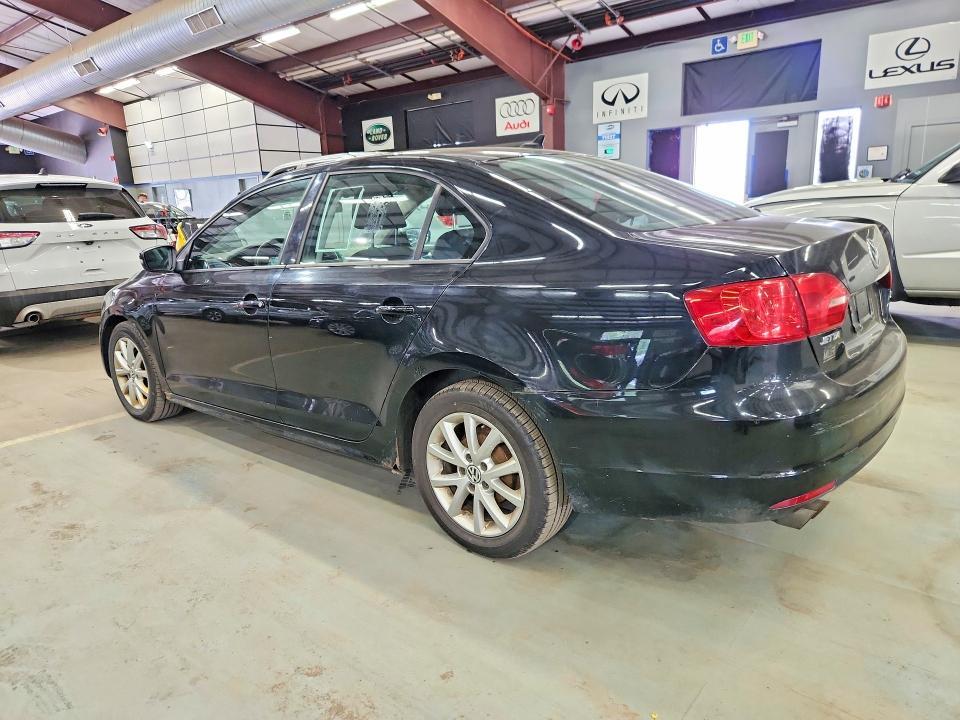 3VWDZ7AJ1BM359751 2011 VOLKSWAGEN JETTA photo no. 2
