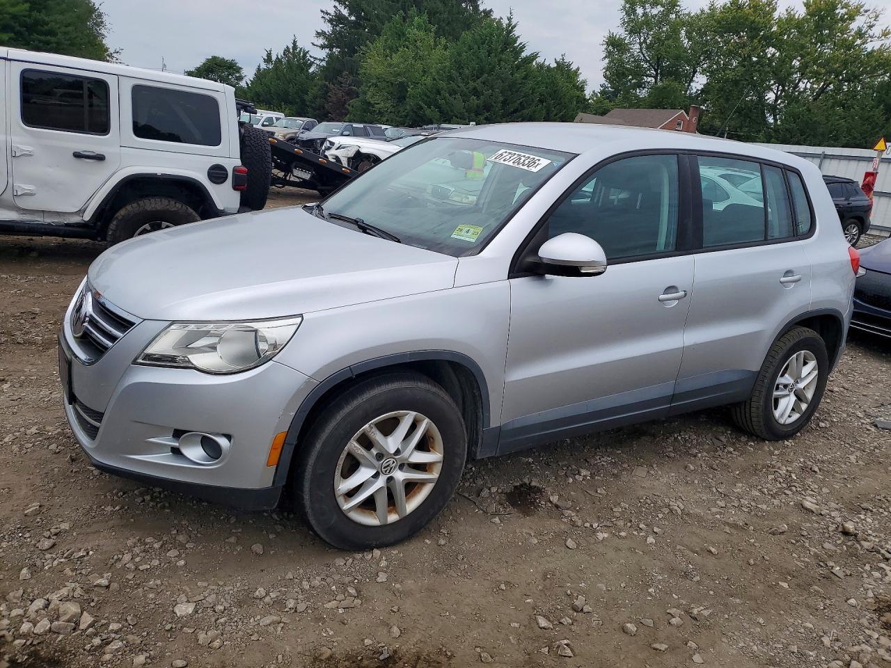 2011 VOLKSWAGEN TIGUAN WVGAV7AX2BW521503