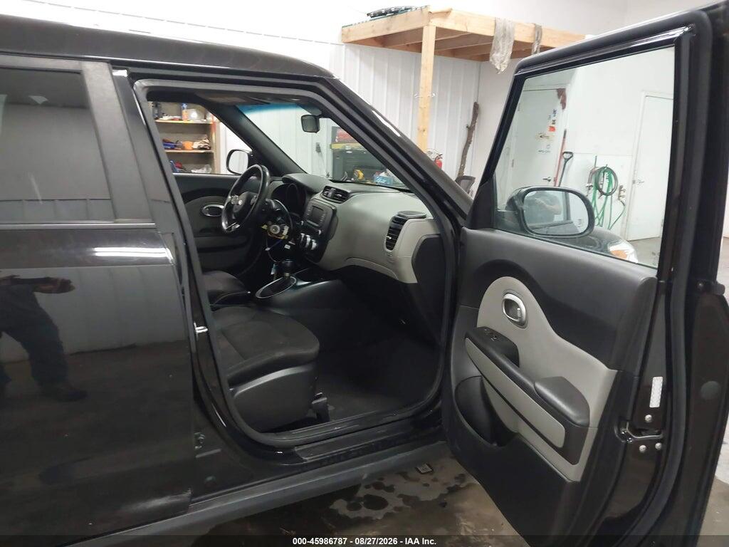 KNDJN2A21J7892186 2018 KIA SOUL photo no. 5