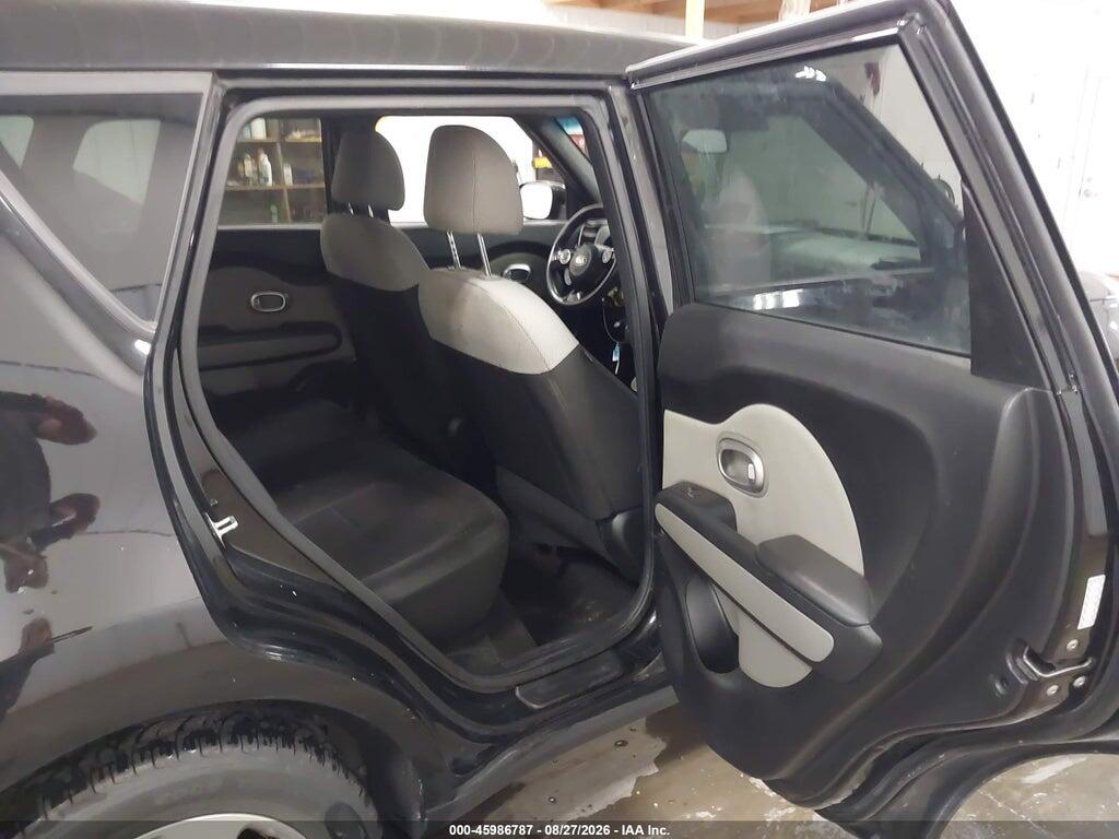 KNDJN2A21J7892186 2018 KIA SOUL photo no. 8
