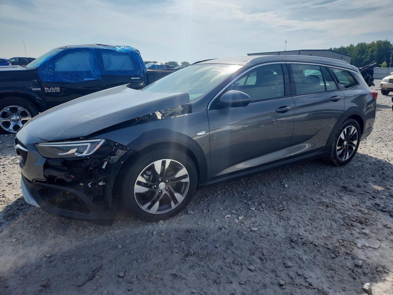 2018 BUICK REGAL TOURX W04GV8SX2J1101393
