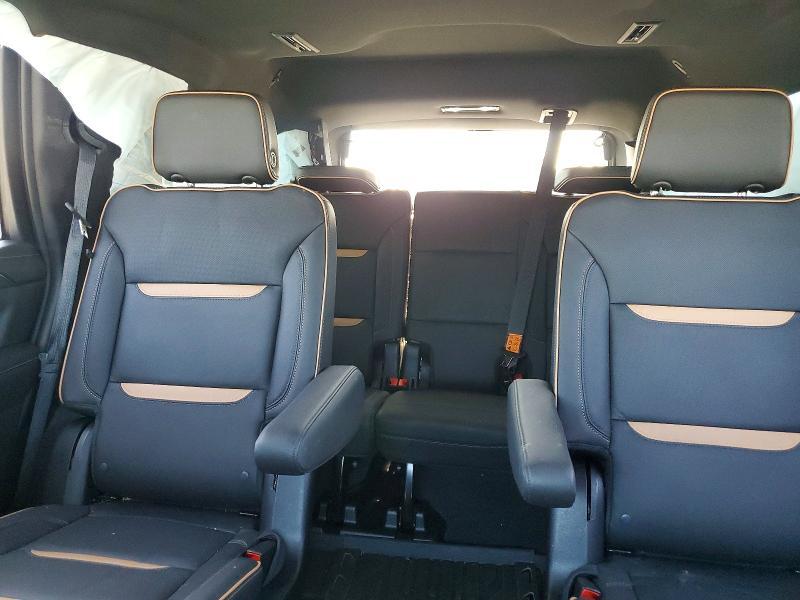 2024 GMC YUKON AT4 — Фото 10 из 14