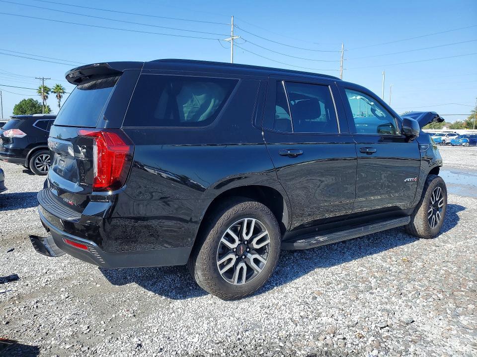2024 GMC YUKON AT4 — Фото 3 из 14