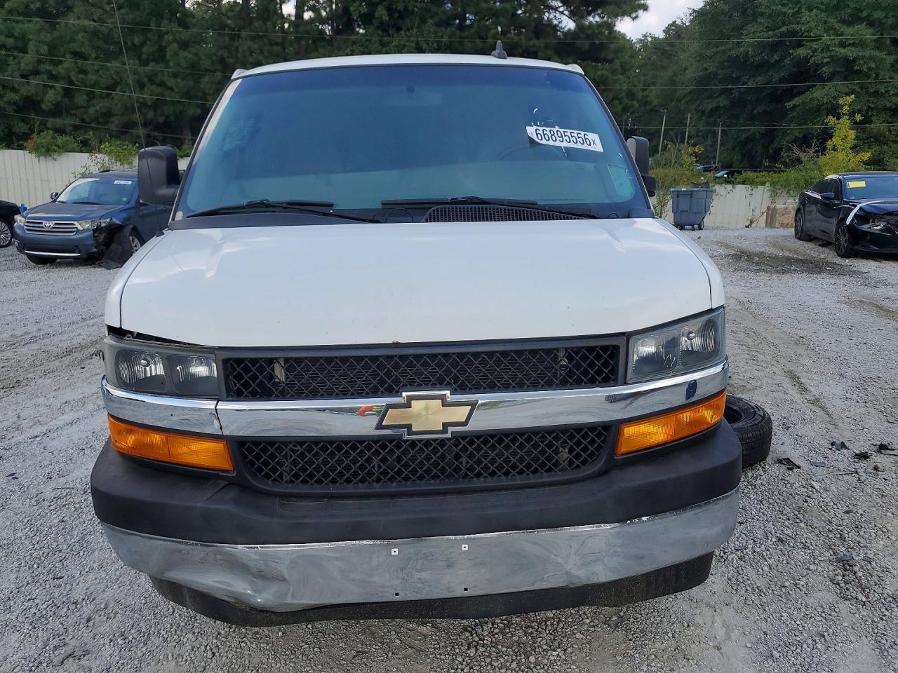 2017 CHEVROLET EXPRESS G3500 LT — Фото 5 из 13