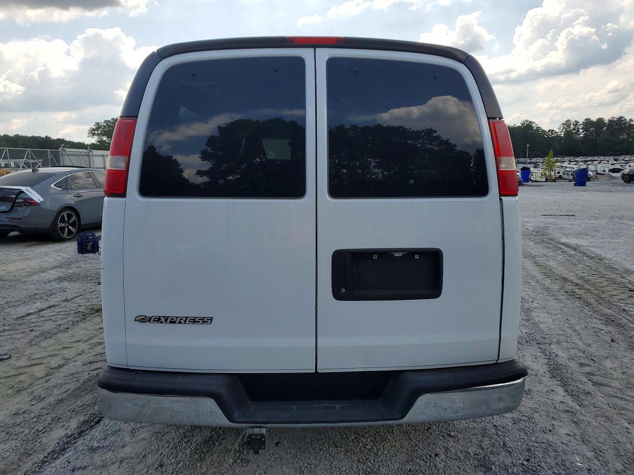 2017 CHEVROLET EXPRESS G3500 LT — Фото 6 из 13