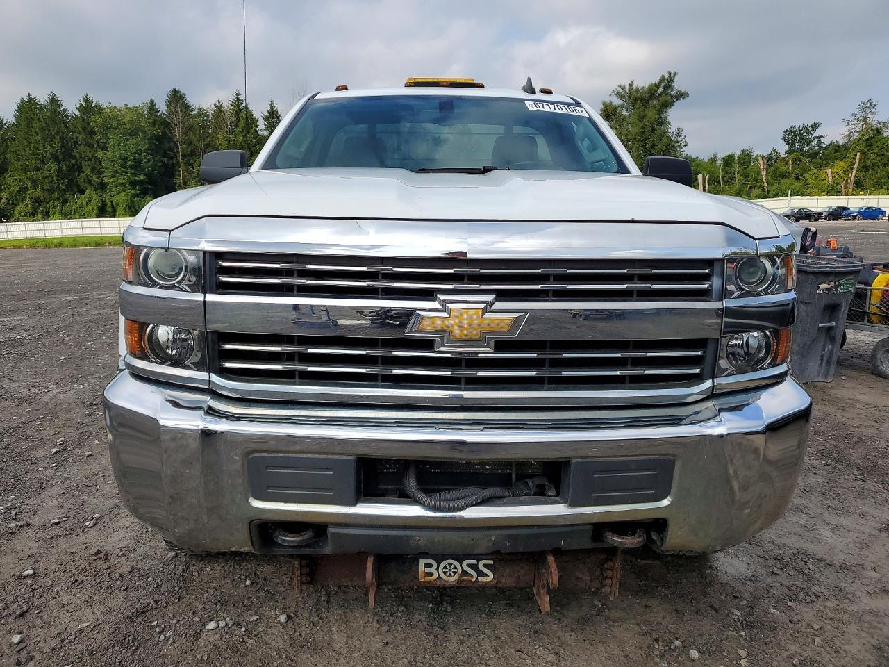 2018 CHEVROLET SILVERADO K2500 HEAVY DUTY — Фото 5 из 12