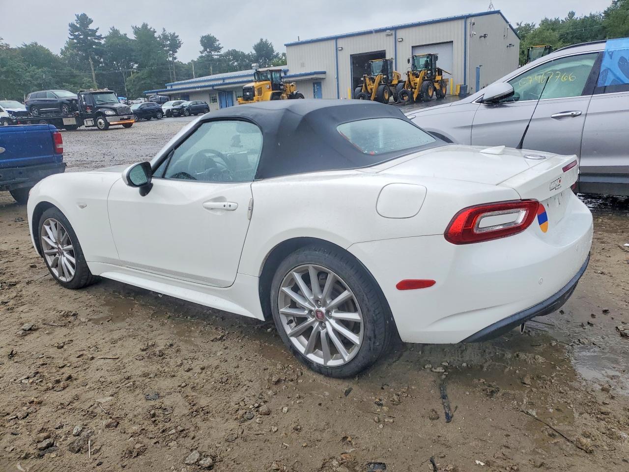 2017 FIAT 124 SPIDER CLASSICA — Фото 2 из 12