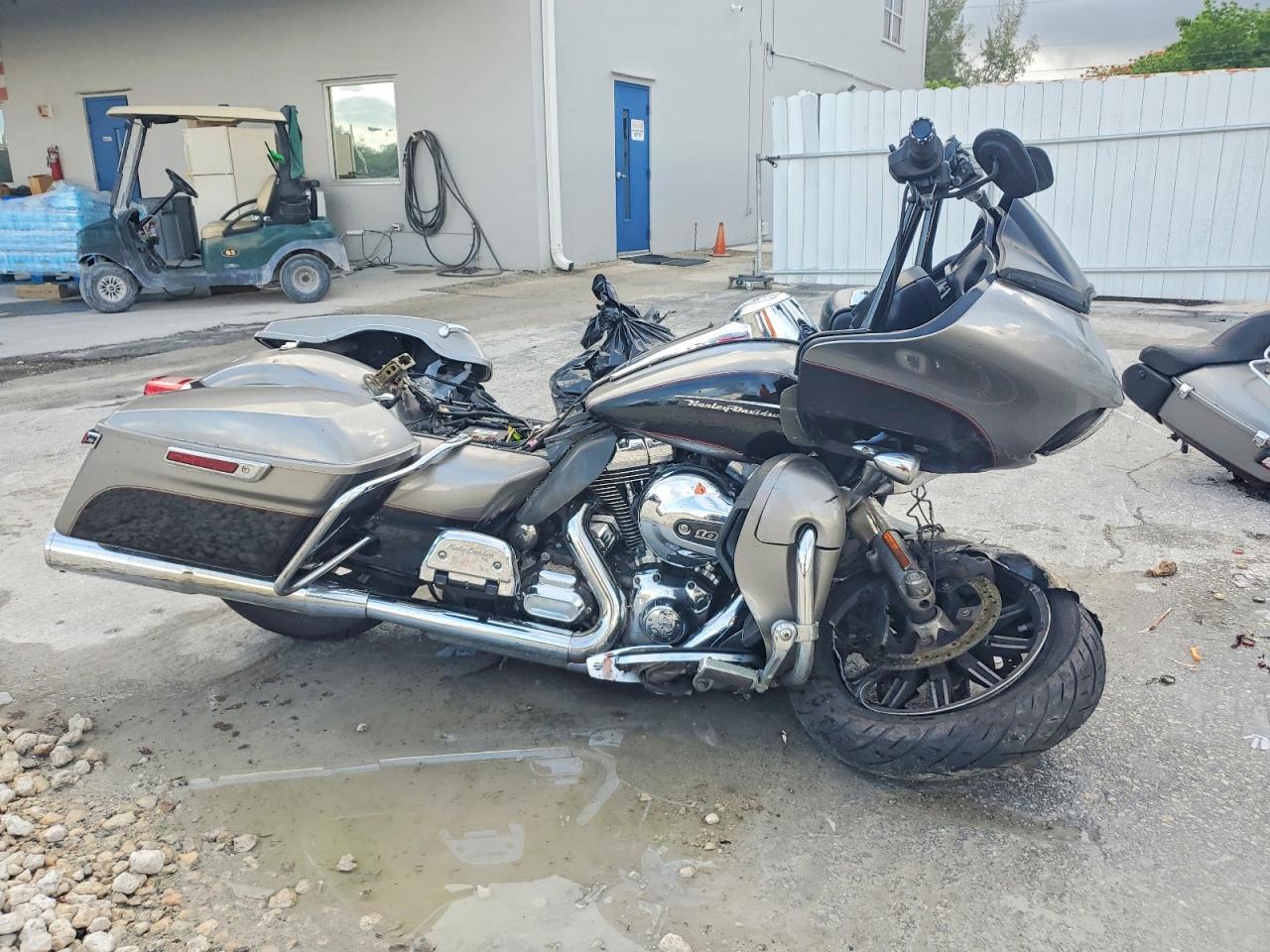2016 HARLEY-DAVIDSON FLTRU 1HD1KGL14GB612100