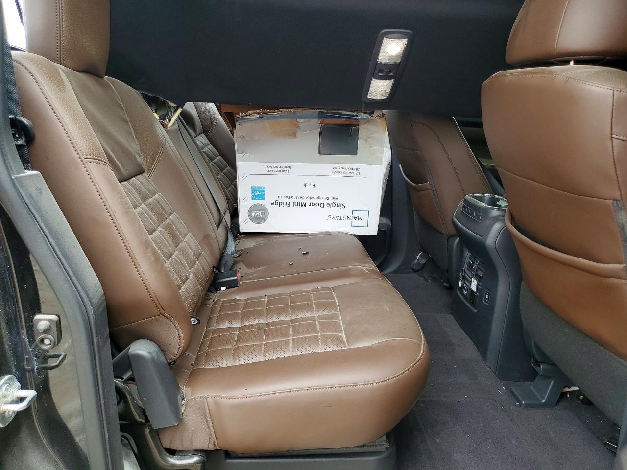 2023 NISSAN TITAN PLATINUM RESERVE — Фото 10 из 12