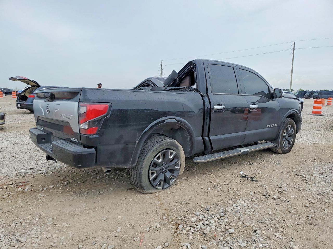 2023 NISSAN TITAN PLATINUM RESERVE — Фото 3 из 12
