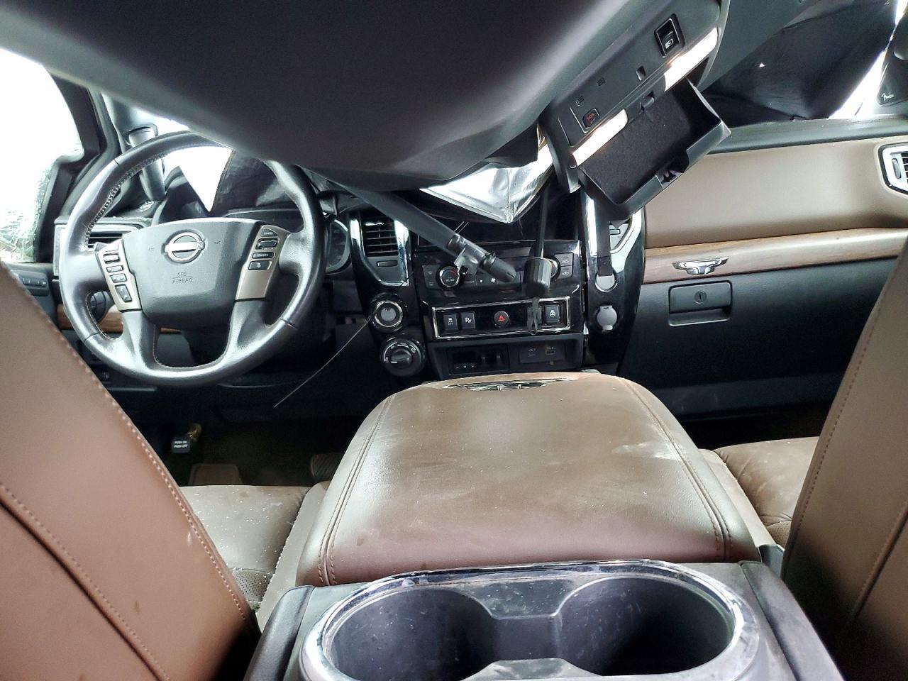 2023 NISSAN TITAN PLATINUM RESERVE — Фото 8 из 12