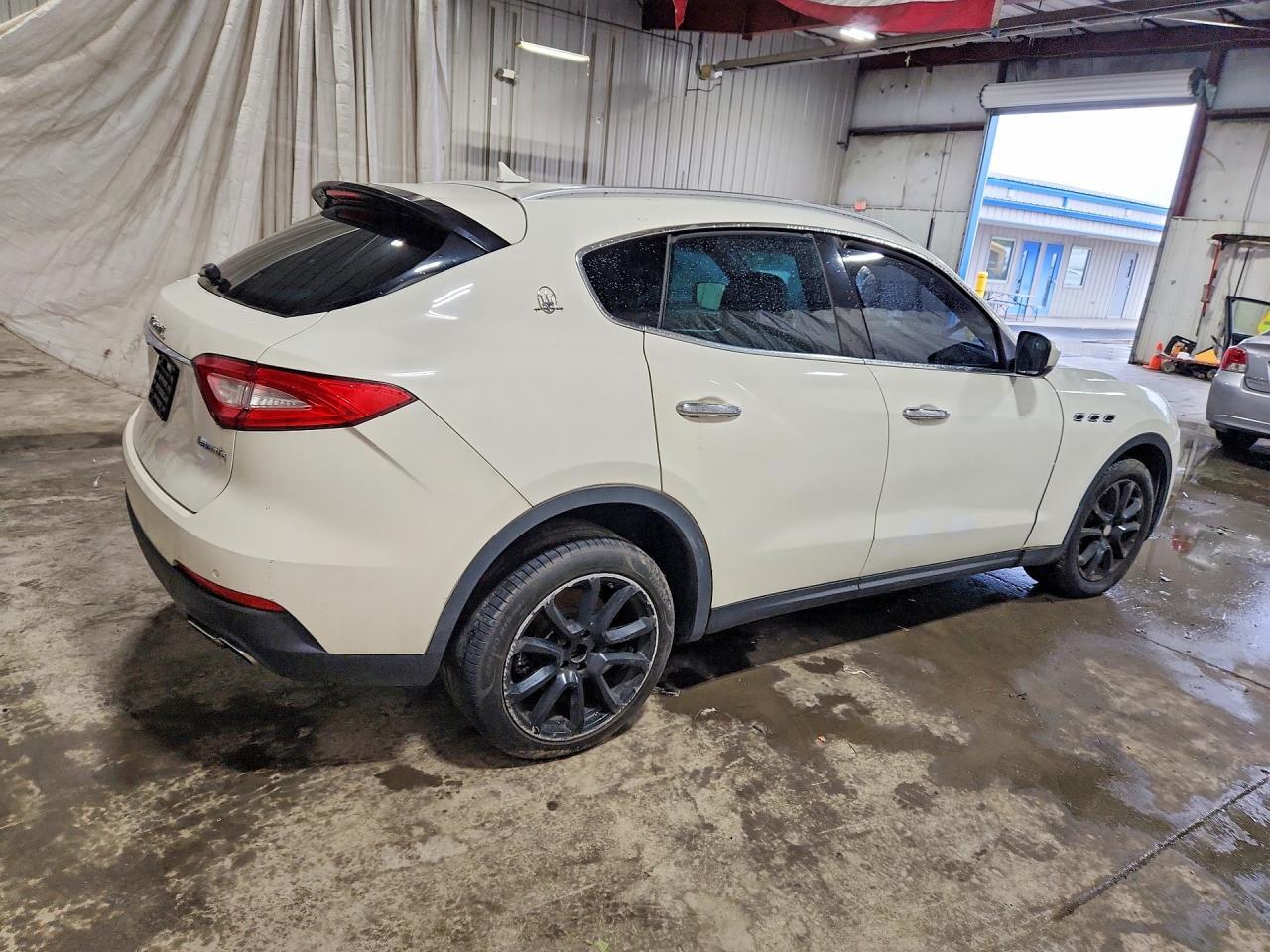 2017 MASERATI LEVANTE S — Фото 3 из 13