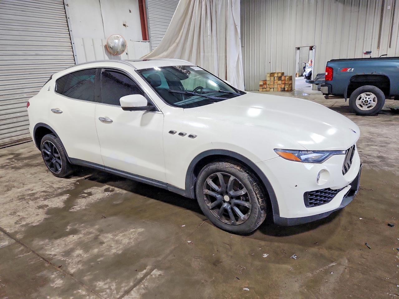 2017 MASERATI LEVANTE S — Фото 4 из 13