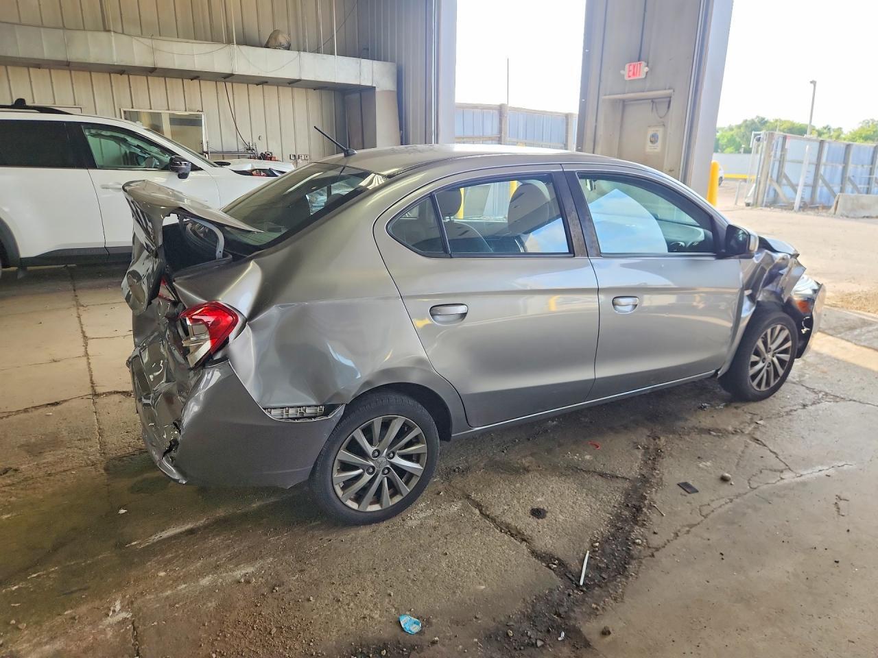 2018 MITSUBISHI MIRAGE G4 ES — Фото 3 из 12
