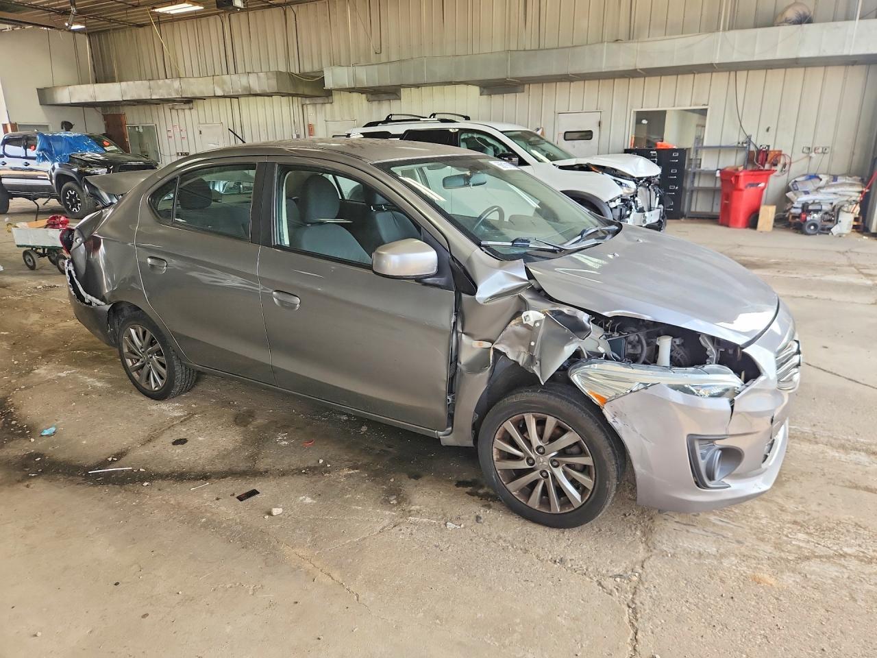 2018 MITSUBISHI MIRAGE G4 ES — Фото 4 из 12