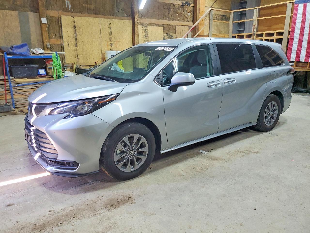 2024 TOYOTA SIENNA 5TDKRKEC9RS187942