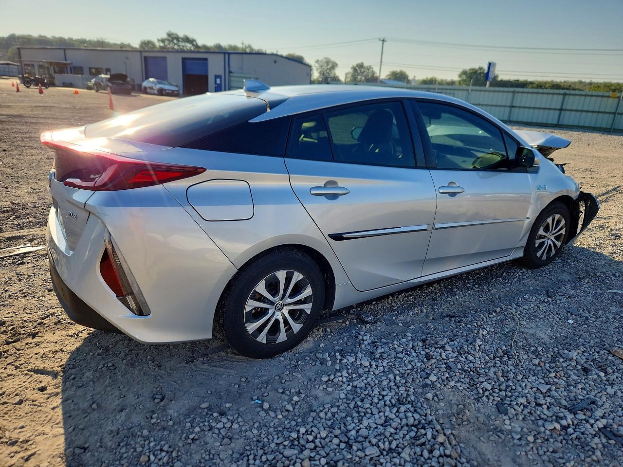 2021 TOYOTA PRIUS PRIME XLE — Фото 3 из 12
