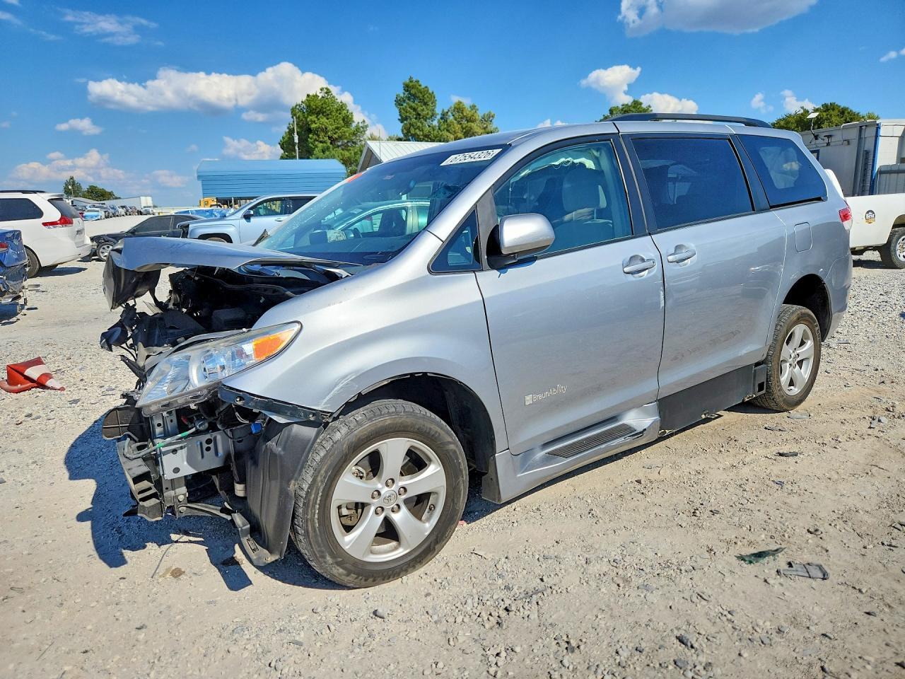 2014 TOYOTA SIENNA LE