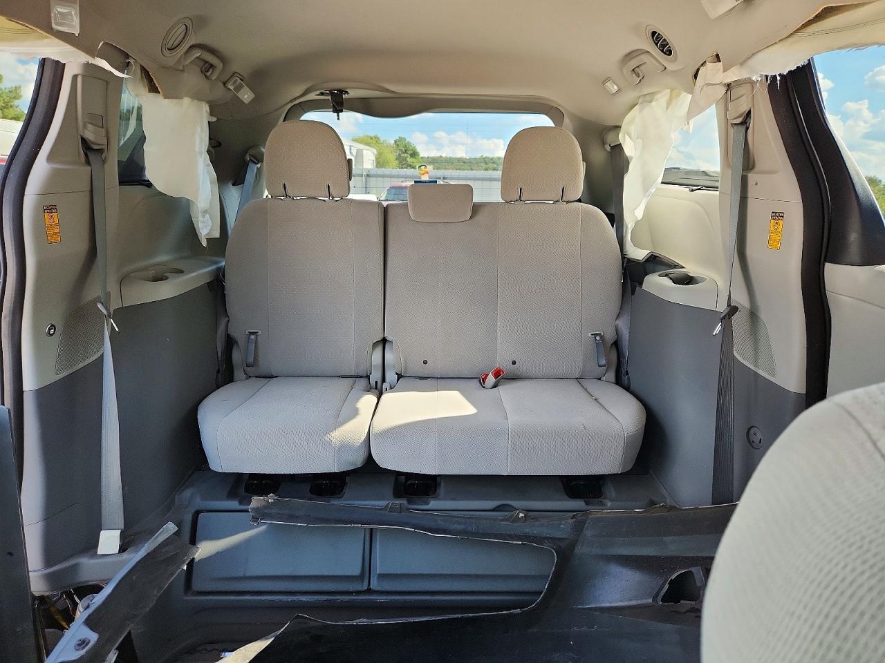 2014 TOYOTA SIENNA LE — Фото 10 из 13