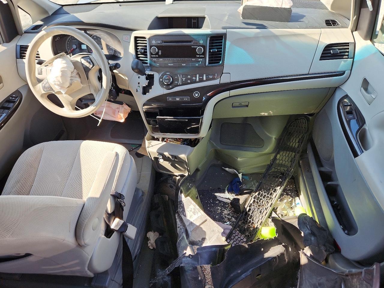 2014 TOYOTA SIENNA LE — Фото 8 из 13
