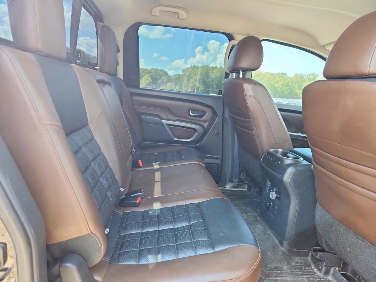 2018 NISSAN TITAN XD PLATINUM RESERVE — Фото 10 из 12