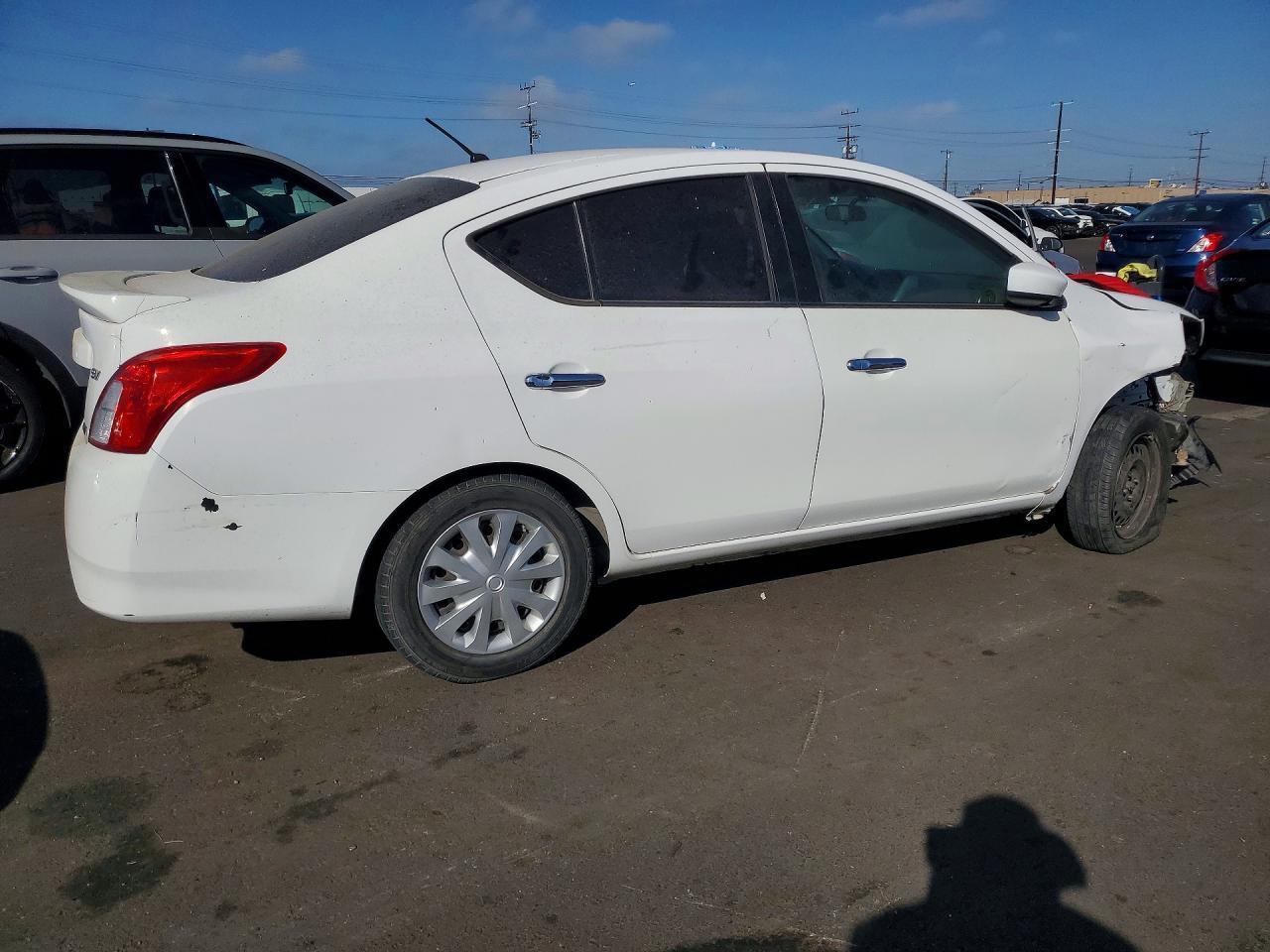 2015 NISSAN VERSA 1.6 SV — Фото 3 из 12