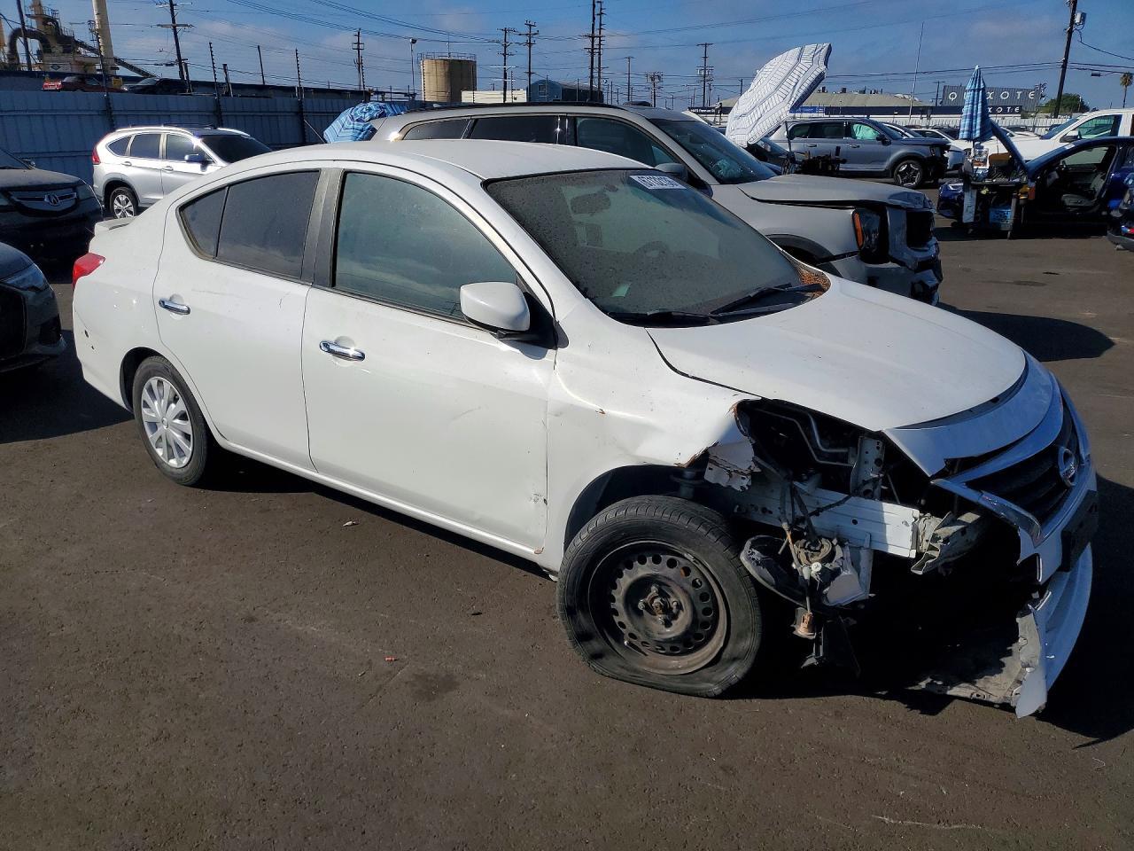 2015 NISSAN VERSA 1.6 SV — Фото 4 из 12