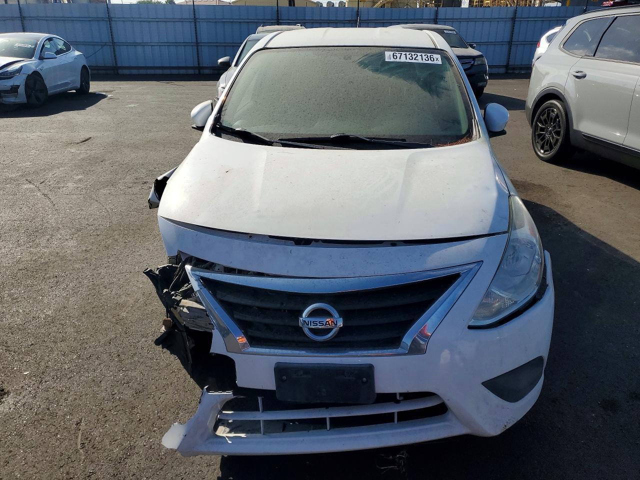 2015 NISSAN VERSA 1.6 SV — Фото 5 из 12
