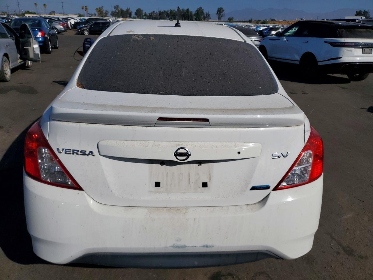 2015 NISSAN VERSA 1.6 SV — Фото 6 из 12