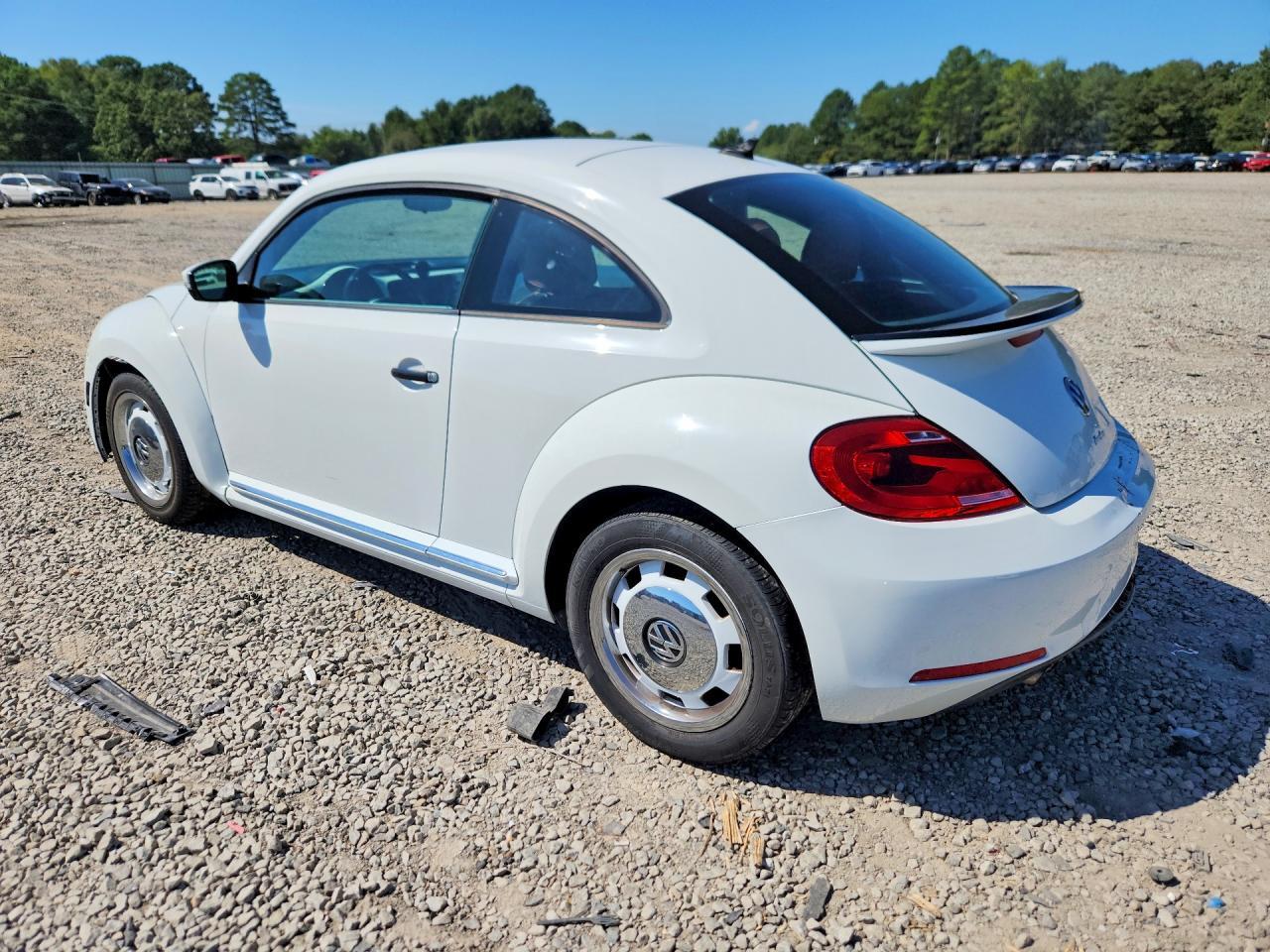 2016 VOLKSWAGEN BEETLE 1.8T — Фото 2 из 12