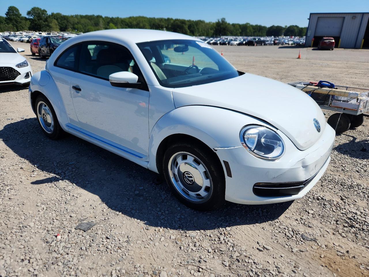 2016 VOLKSWAGEN BEETLE 1.8T — Фото 4 из 12