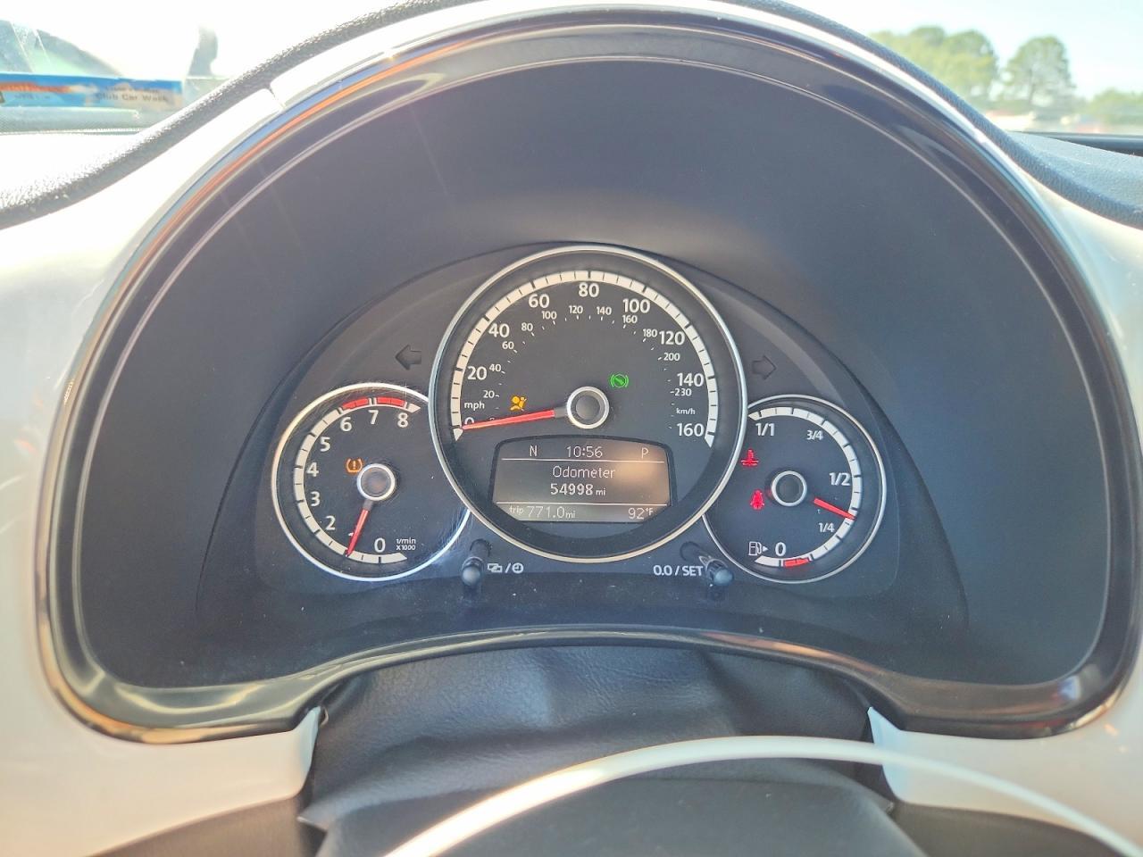 2016 VOLKSWAGEN BEETLE 1.8T — Фото 9 из 12