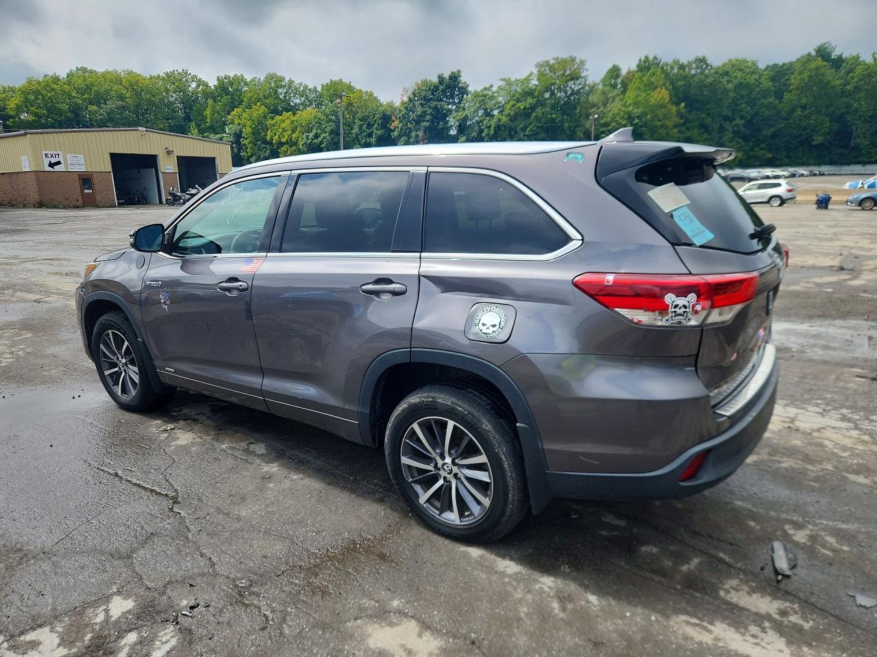 2017 TOYOTA HIGHLANDER HYBRID XLE — Фото 2 из 13