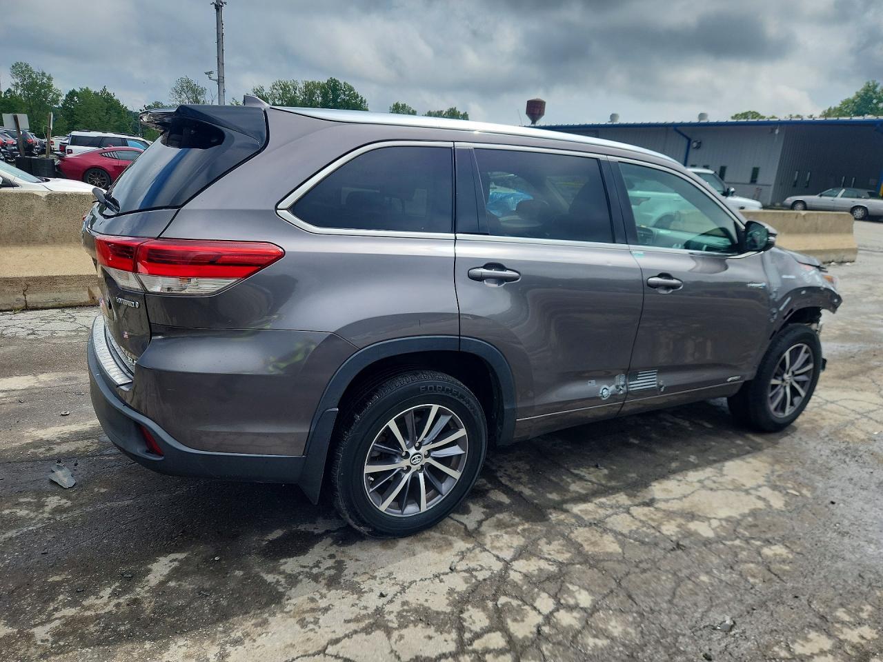 2017 TOYOTA HIGHLANDER HYBRID XLE — Фото 3 из 13