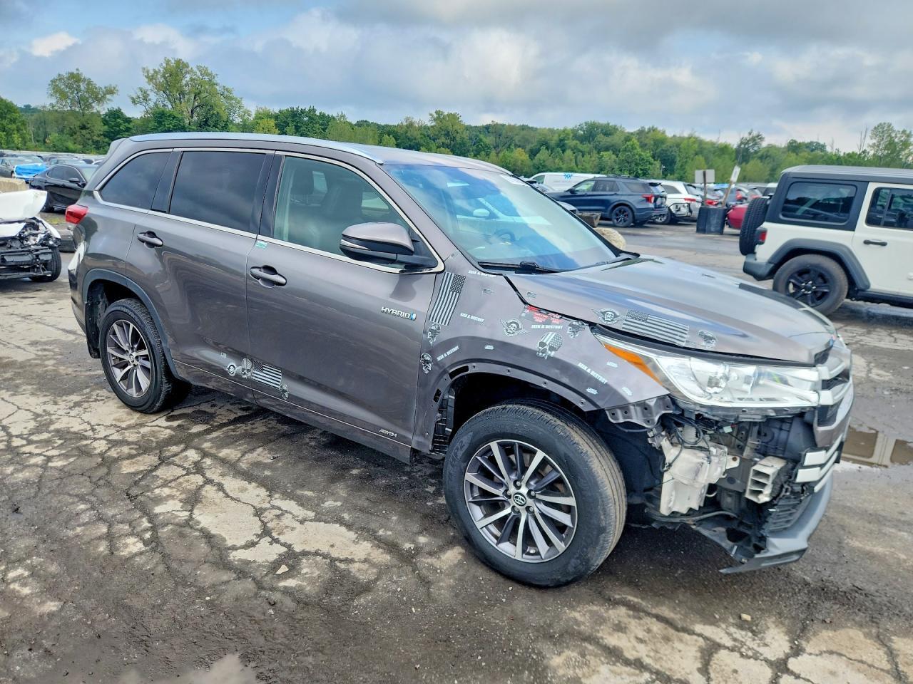 2017 TOYOTA HIGHLANDER HYBRID XLE — Фото 4 из 13