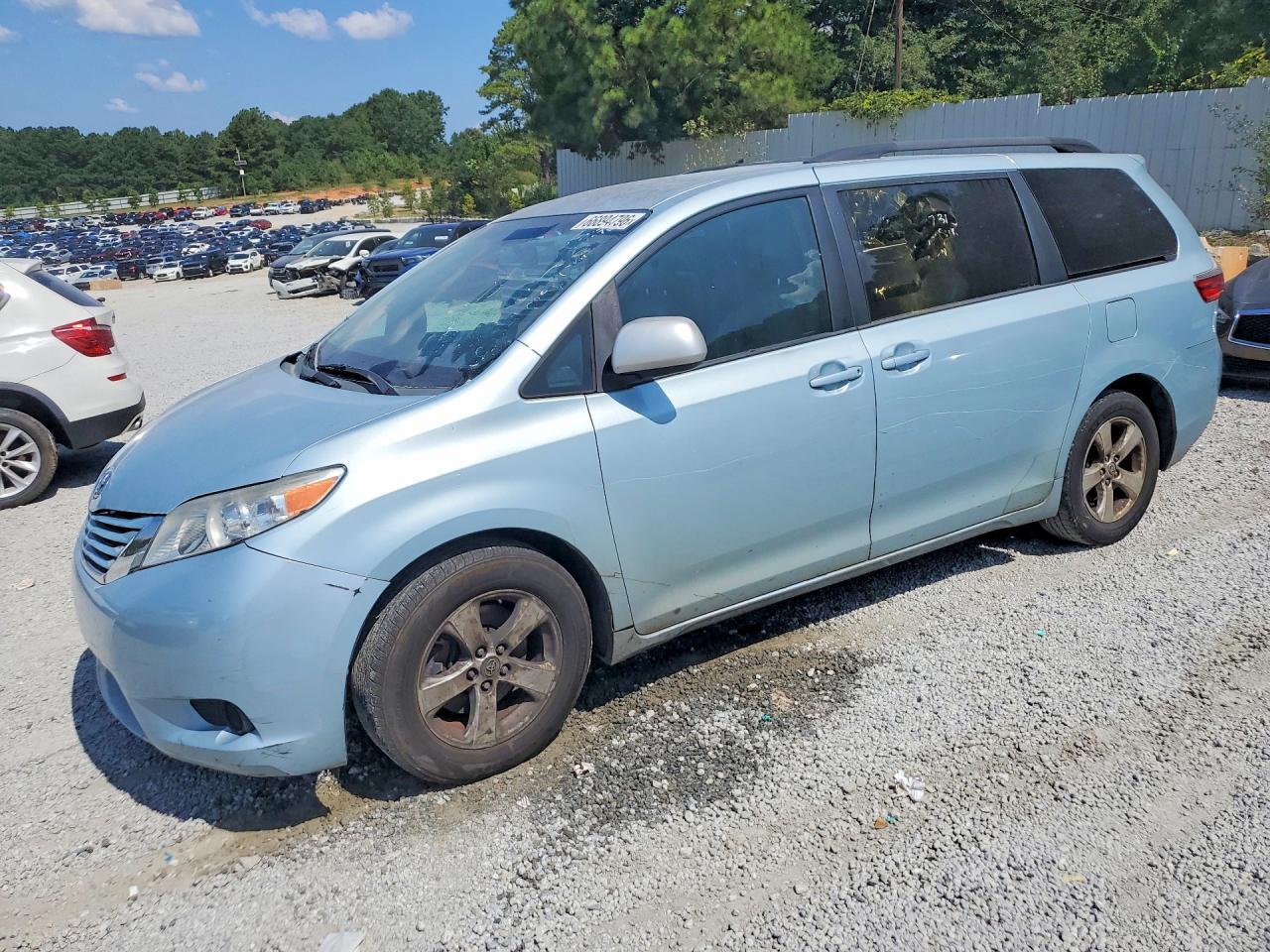 2015 TOYOTA SIENNA LE