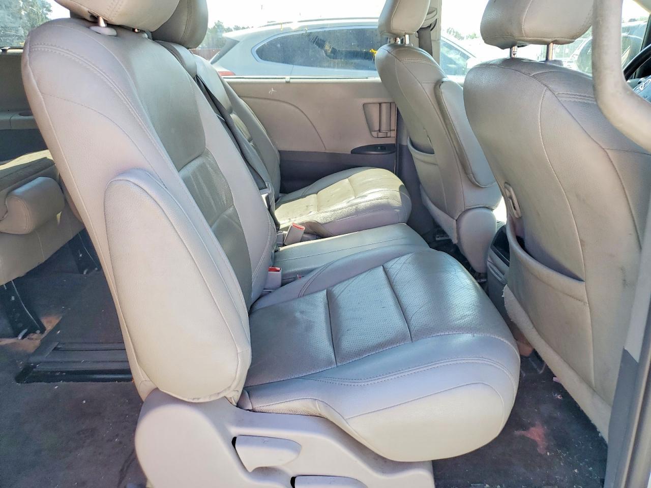 2015 TOYOTA SIENNA LE — Фото 11 из 13