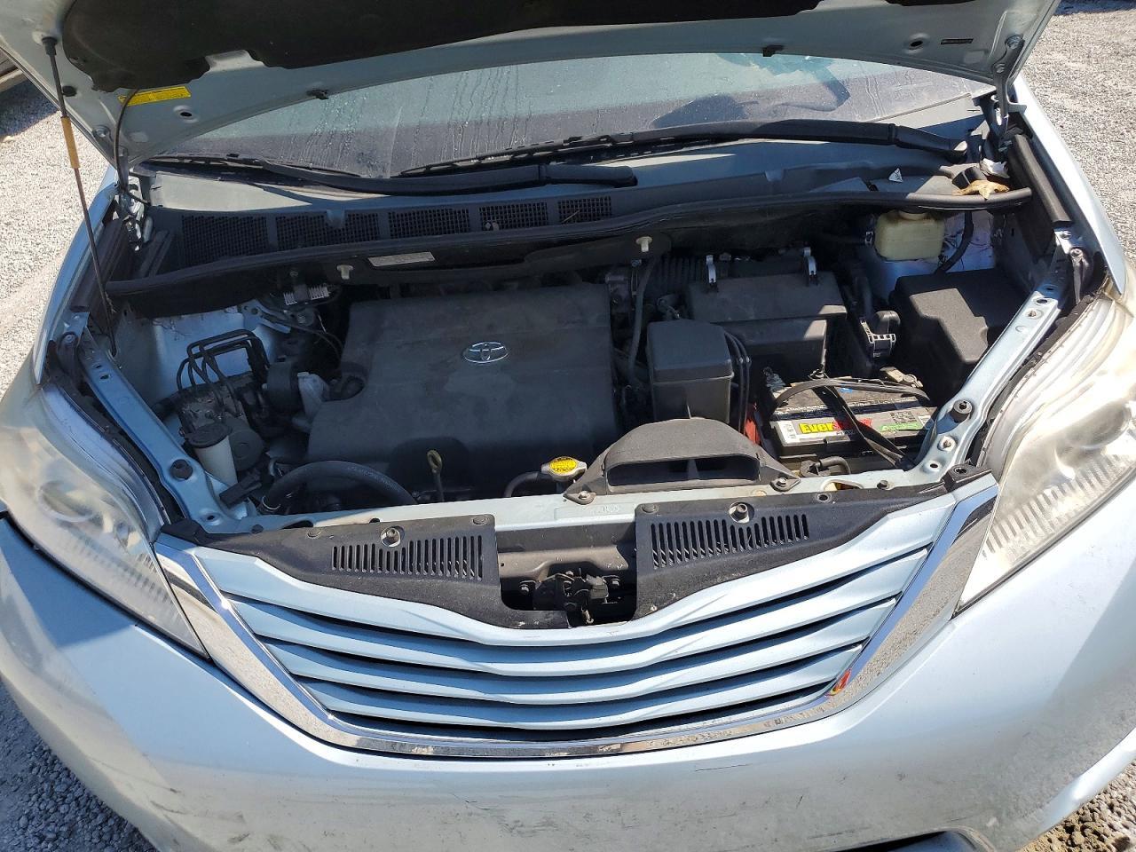2015 TOYOTA SIENNA LE — Фото 12 из 13