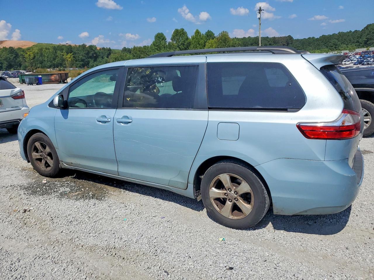 2015 TOYOTA SIENNA LE — Фото 2 из 13