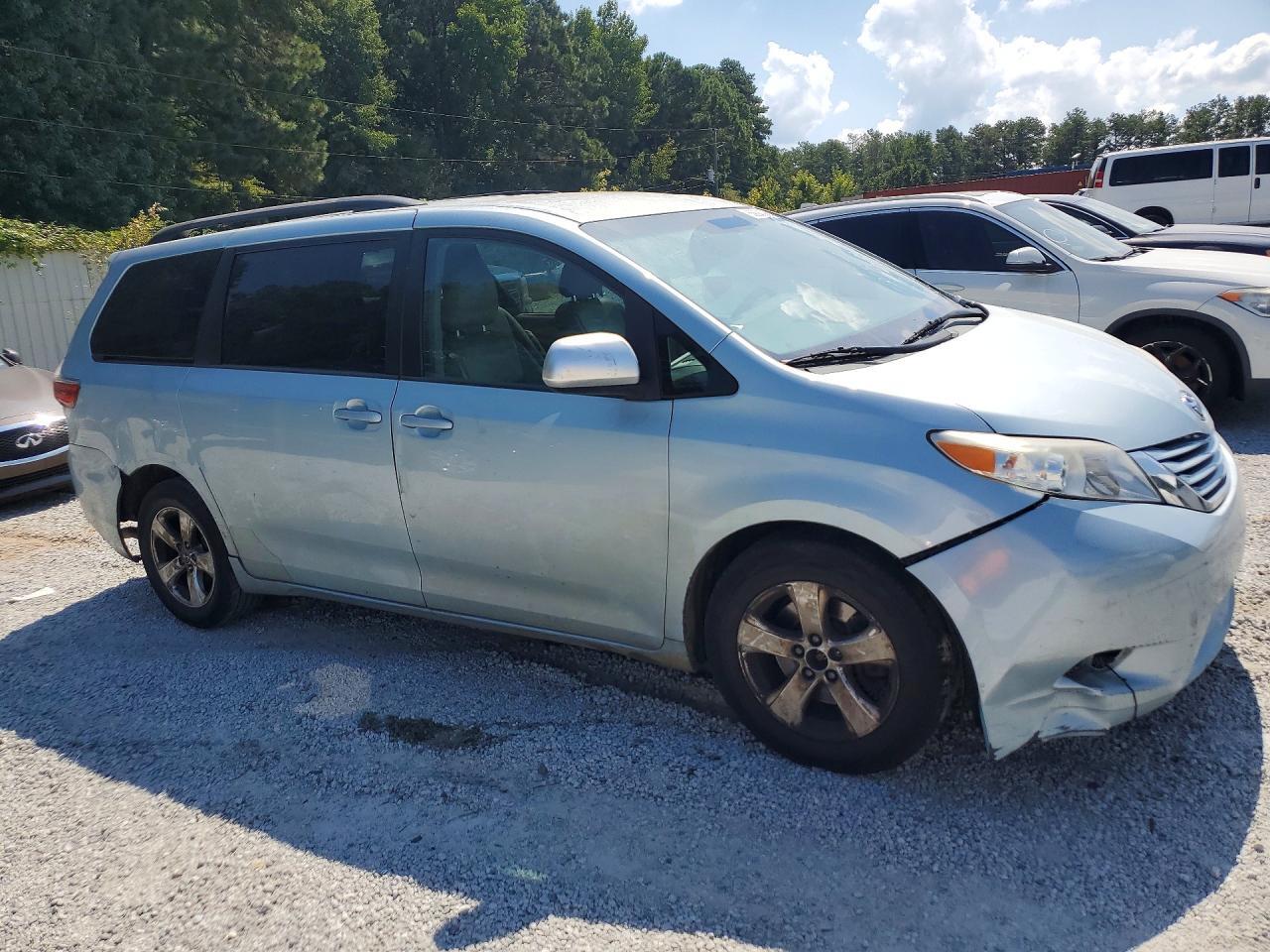 2015 TOYOTA SIENNA LE — Фото 4 из 13