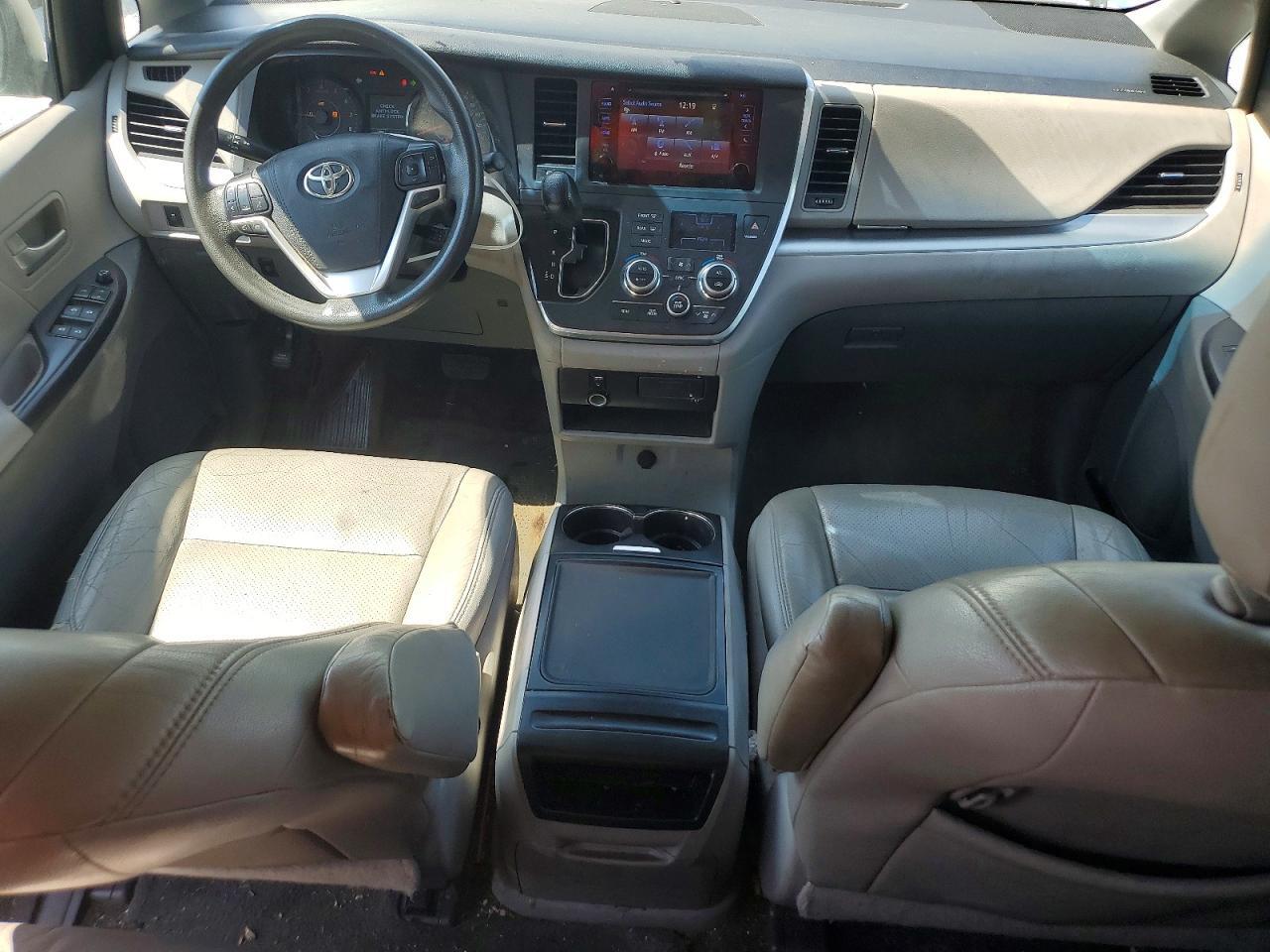 2015 TOYOTA SIENNA LE — Фото 8 из 13
